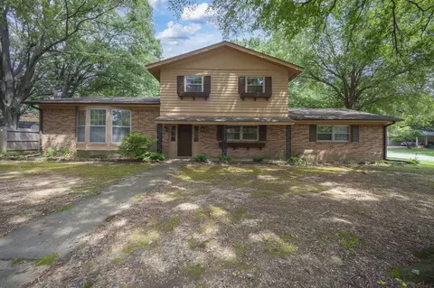 42 Fieldcrest Dr, Jackson, TN 38305