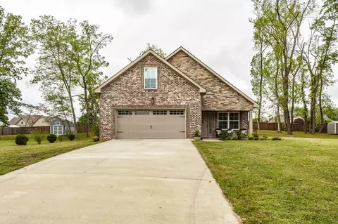 142 Irish Oaks Dr, Portland, TN 37148