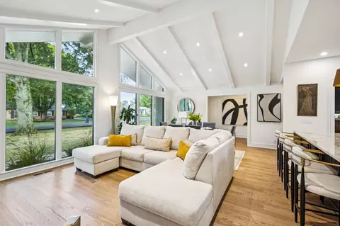 Living - 101 Williamsburg Pl, Franklin, TN 37064 photo 1 of 5