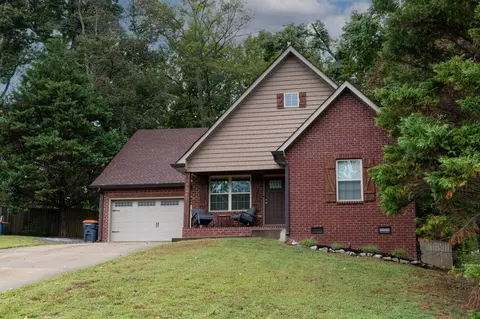 1688 Barrywood Cir E, Clarksville, TN 37042