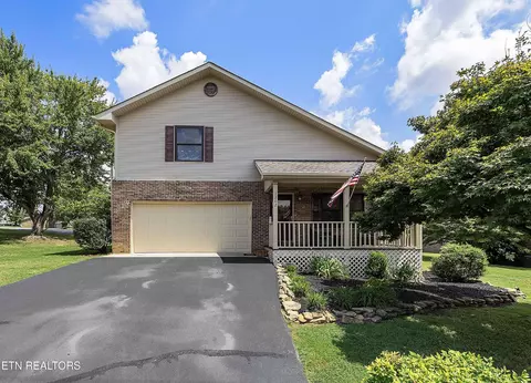 1202 Fielding Dr, Maryville, TN 37804