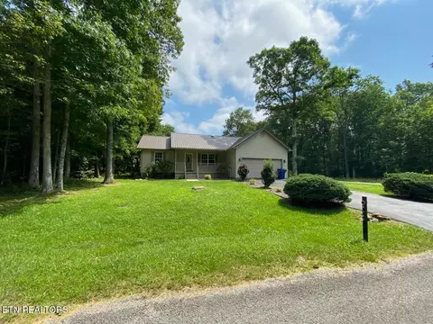 1041 Geronimo Ln, Crossville, TN 38572