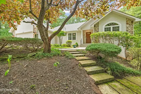 152 Stonewood Dr, Crossville, TN 38558