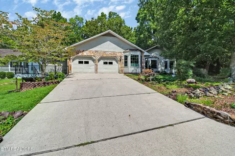 143 Sugarbush Cir, Crossville, TN 38558