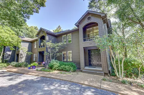 937 Harpeth Trace Dr, Nashville, TN 37221
