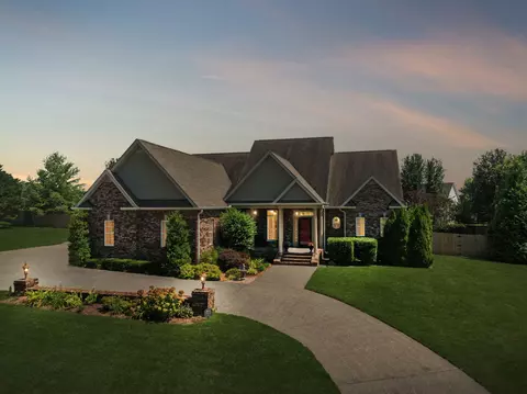 2204 Twin Peaks Ct, Spring Hill, TN 37174