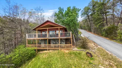 1725 Mountain View Ct, Sevierville, TN 37876