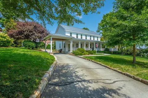 111 Sylvan Dr, Lookout Mountain, TN 37350