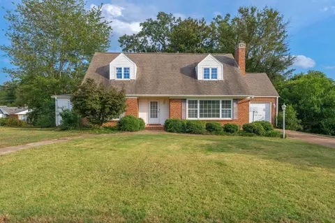 805 River Bluff Dr, Sheffield, AL 35660