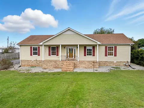1021 Maple Grove Rd, Lafayette, TN 37083