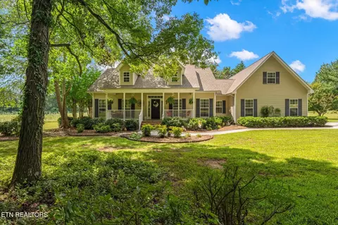 740 Pointe South Dr, Walland, TN 37886