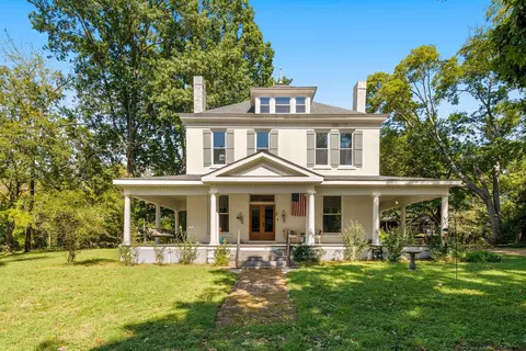 1108 W 7th St, Columbia, TN 38401