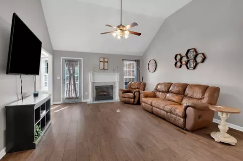 Living - 2702 Comer Dr, Murfreesboro, TN 37128 photo 1 of 2