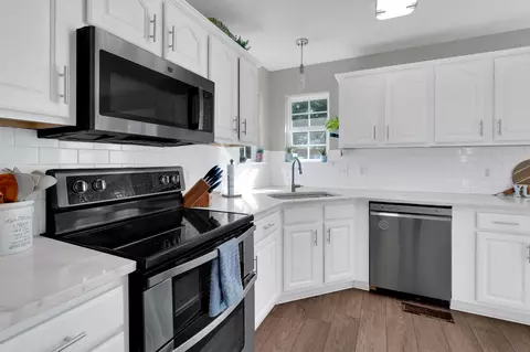 Kitchen - 2702 Comer Dr, Murfreesboro, TN 37128 photo 3 of 4
