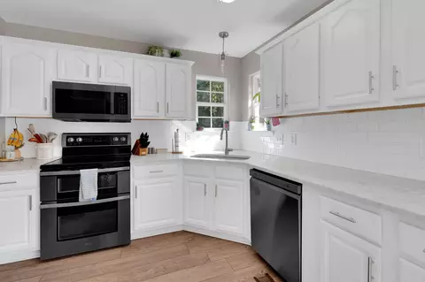 Kitchen - 2702 Comer Dr, Murfreesboro, TN 37128 photo 2 of 4