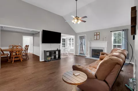 Living - 2702 Comer Dr, Murfreesboro, TN 37128 photo 2 of 2