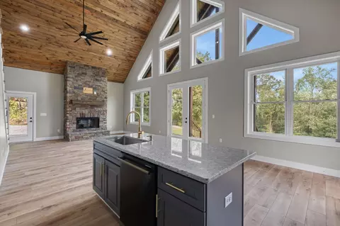 672 Sullivan Bend Rd, Elmwood, TN 38560
