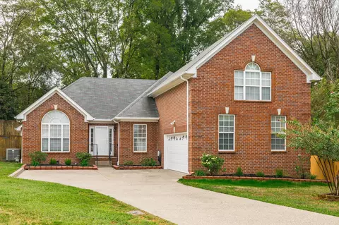 102 Hazelwood Ct, Hendersonville, TN 37075