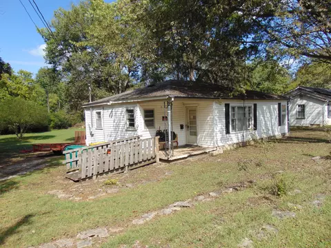 224 Hickory Ave, Lewisburg, TN 37091