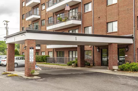 200 Sanders Ferry Rd #1403, Hendersonville, TN 37075