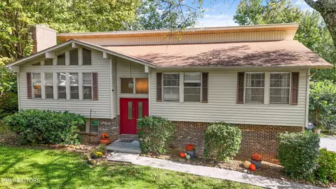 8928 Moneymaker Dr, Knoxville, TN 37923