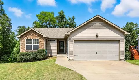 1823 Camelot Dr, Clarksville, TN 37040