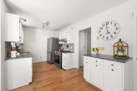 Kitchen - 216 Devrow Ct, Franklin, TN 37064 photo 4 of 4