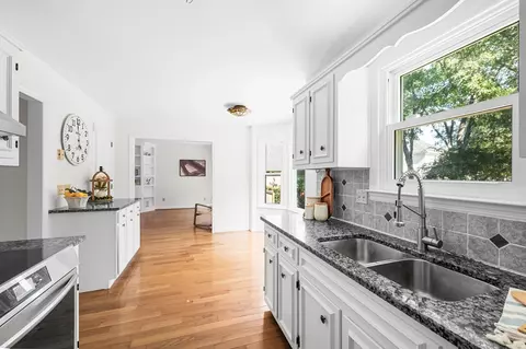 Kitchen - 216 Devrow Ct, Franklin, TN 37064 photo 2 of 4