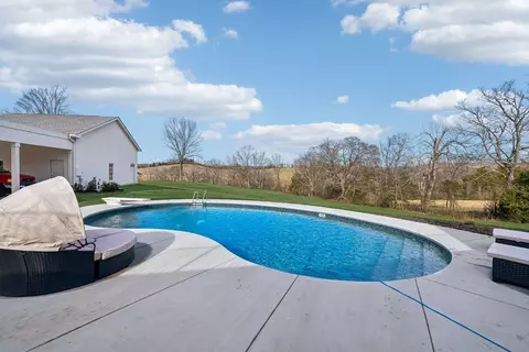 Exterior - 750 Walker Rd, Beechgrove, TN 37018 photo 3 of 6