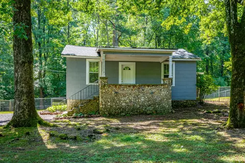1809 Dry Valley Rd, Rossville, GA 30741