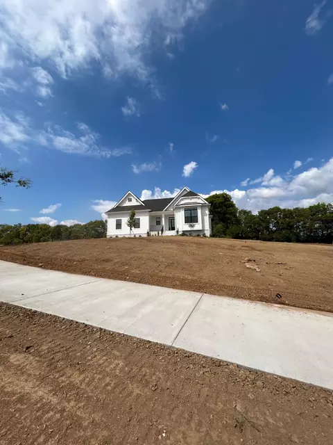 320 Woodbine Rd, Gallatin, TN 37066