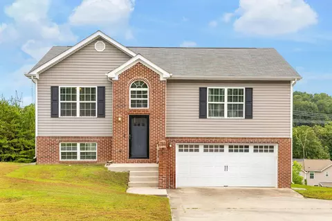 2052 Short Leaf Ln, Soddy Daisy, TN 37379