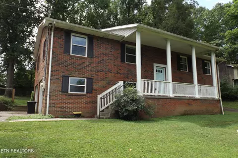 136 Longview Dr, Harriman, TN 37748