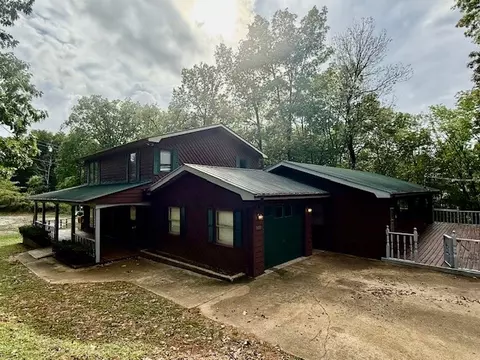 819 Greenfield Dr, Livingston, TN 38570