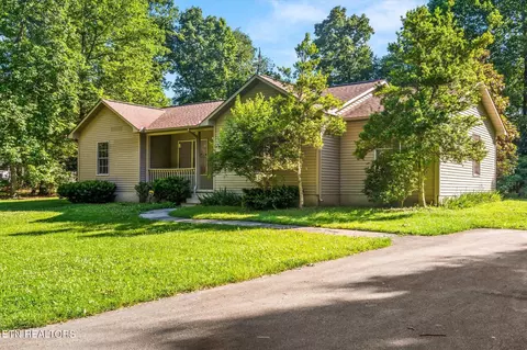 25 Rabbit Hill Dr, Crossville, TN 38571