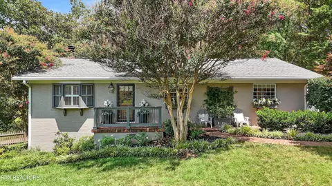 4921 Summit Cir, Knoxville, TN 37919