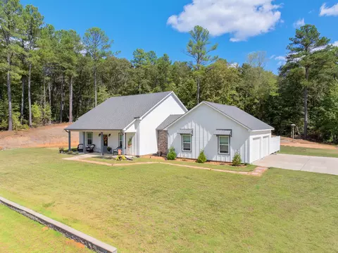 997 Strike King Dr, Cedar Grove, TN 38321