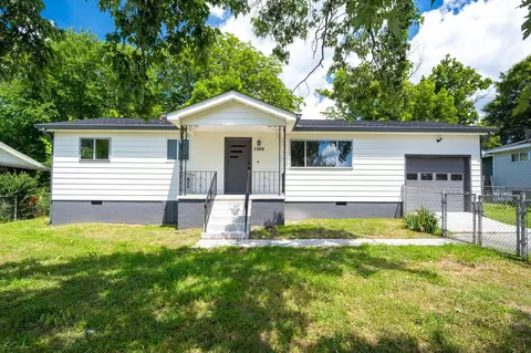 1306 Raydine Ln, Rossville, GA 30741