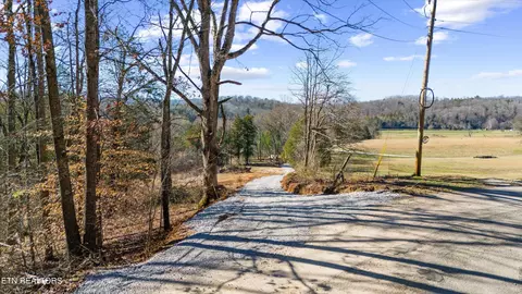 331 Blackburn Ln, Lenoir City, TN 37771