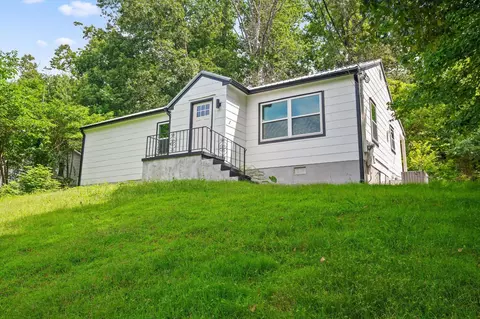 400 Hollywood Dr, Rossville, GA 30741