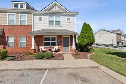 1010 Somerset Springs Dr, Spring Hill, TN 37174