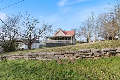 126 W End Ave, Centerville, TN 37033