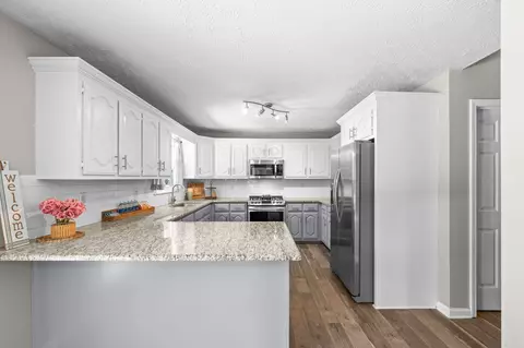 Kitchen - 4178 Highway 49, Tennessee Ridge, TN 37178 photo 1 of 4