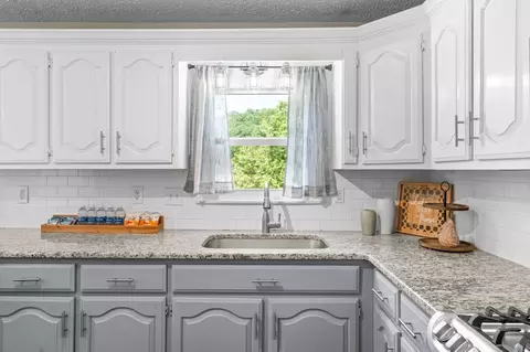 Kitchen - 4178 Highway 49, Tennessee Ridge, TN 37178 photo 3 of 4