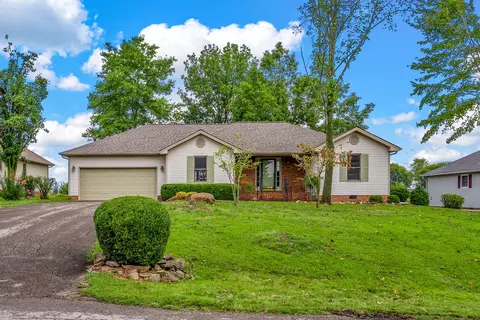 1412 N Shallow Lake Cir, Hopkinsville, KY 42240