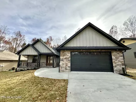 326 Beachwood Dr, Crossville, TN 38558