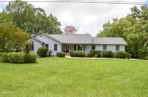 2032 Cravens Dr, Crossville, TN 38572