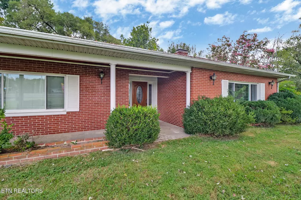Exterior - 1378 Sparta Hwy, Crossville, TN 38555 photo 5 of 12