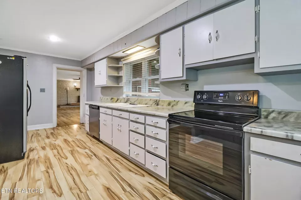 Kitchen - 1378 Sparta Hwy, Crossville, TN 38555 photo 2 of 2