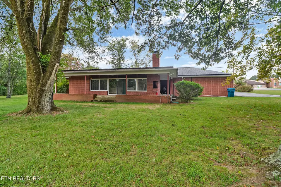 Exterior - 1378 Sparta Hwy, Crossville, TN 38555 photo 4 of 12